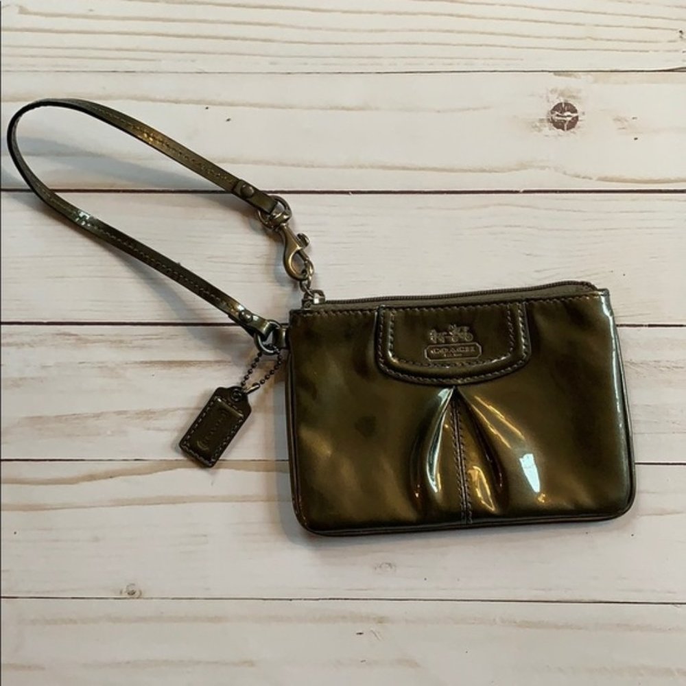 EUC Coach Wristlet - Shiny Olive Green - So Cute!